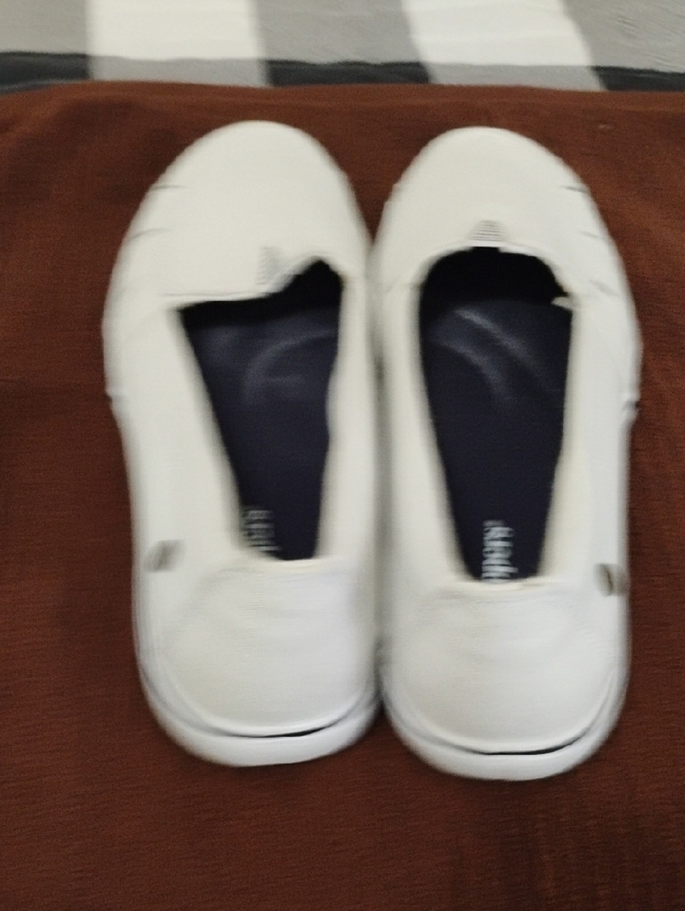 Skechers Grasshopper Women's White Slip-On Tennis Shoes - Picture 4 of 7